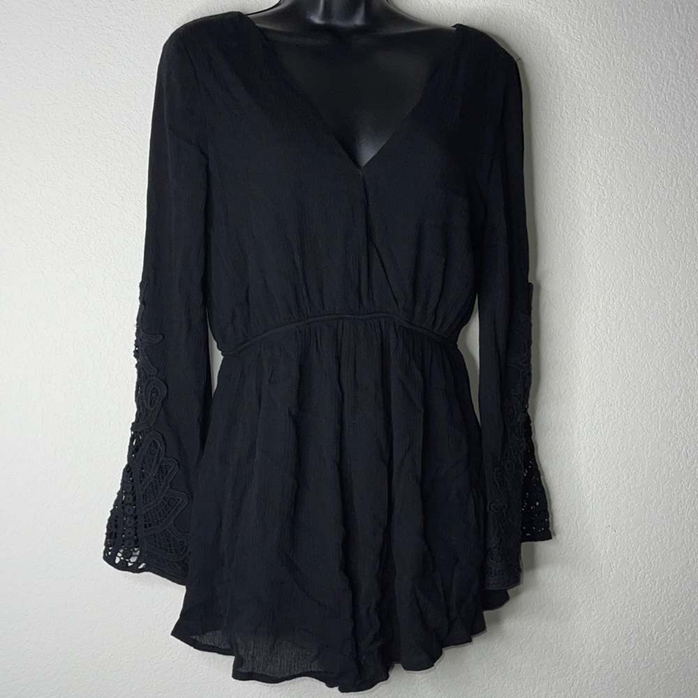Beautiful romper with lace sleeves